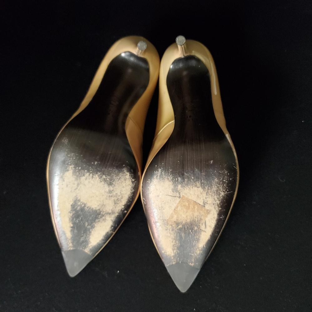 Stuart Weitzman - Picture 3 of 7